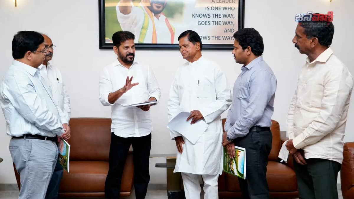 నిపుణుల కమిటీతో చర్చిస్తున్న సీఎం రేవంత్ రెడ్డి