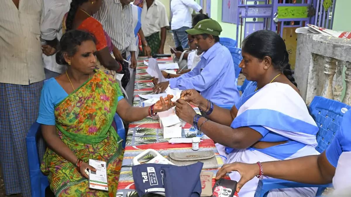 కళాకారుల కళ్లలో వెలుగు నింపుతున్న ఏపీ ప్రభుత్వం.. పవన్ కళ్యాణ్ ఆదేశాలతో ఉచిత నేత్ర వైద్య శిబిరాలు