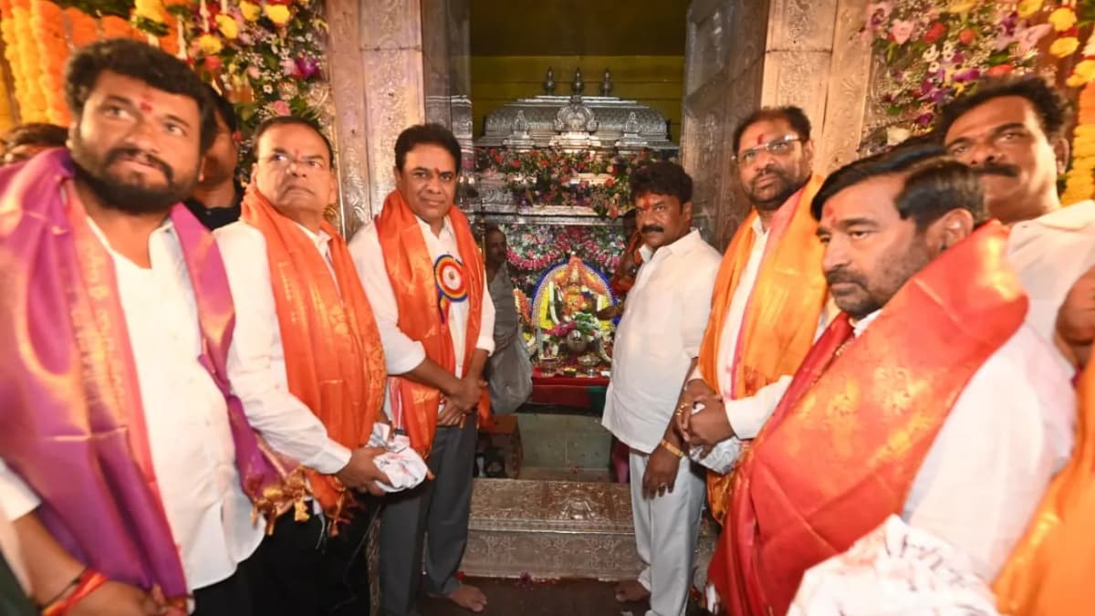 ఉజ్జయిని మహంకాళి అమ్మవారిని దర్శించుకున్న కేటీఆర్