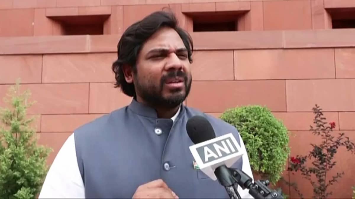 15 ఏళ్ల బాలికపై ఆన్లైన్ వేధింపులు ప్రజాస్వామ్యానికే మచ్చ.. దీనికి కేంద్రం సమాధానం చెప్పాలి.. ఎంపీ గడ్డం వంశీకృష్ణ డిమాండ్
