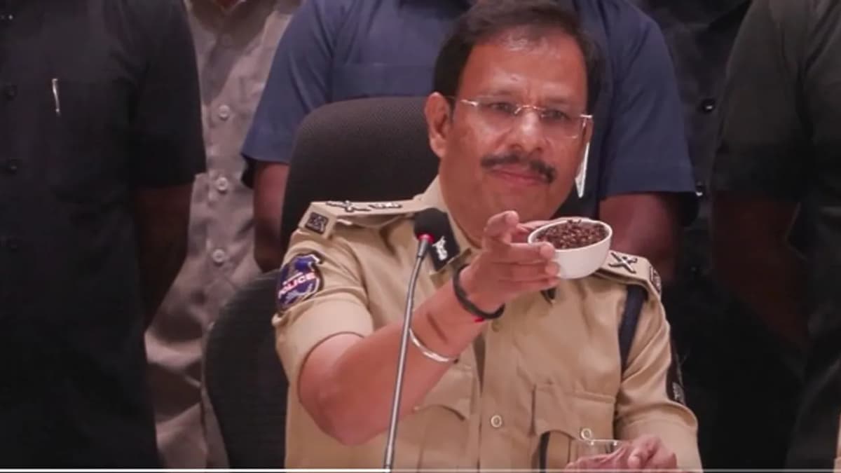 హైదరాబాద్లో కల్తీ మసాలా మాఫియాపై ఫుడ్ సేఫ్టీ దాడులు.. ముగ్గురు అరెస్ట్, 25 టన్నుల కల్తీ మసాలా దినుసులు స్వాధీనం
