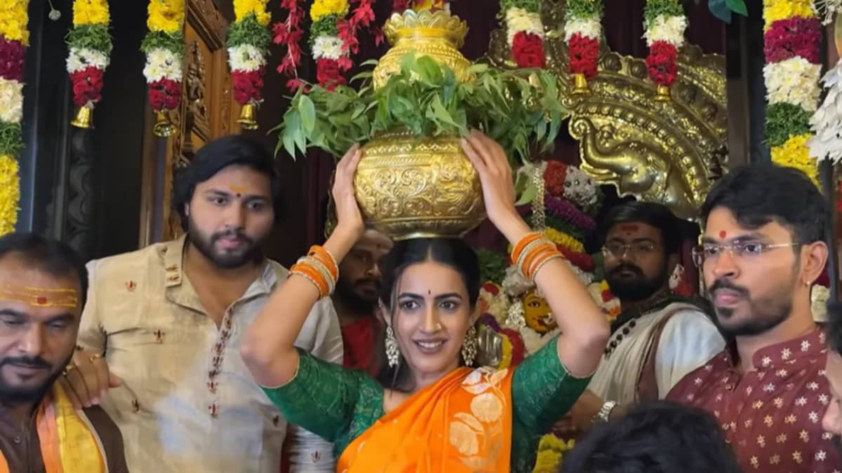 కోరిక తీరిందంటూ..అమ్మవారికి బంగారు బోనం సమర్పించిన నిహారిక కొణిదెల