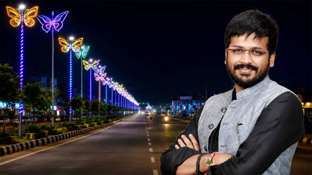 బటర్ఫ్లై లైట్లతో రామాయంపేటకు కొత్త శోభ.. ప్రధాన రహదారిపై ప్రత్యేక ఆకర్షణగా విద్యుద్దీపాలు