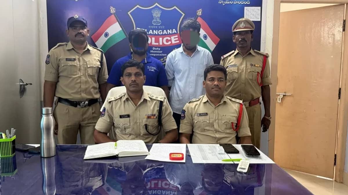 వ్యవసాయ అధికారిని బెదిరించిన నిందితులతో ఆసిఫాబాద్ పోలీసులు
