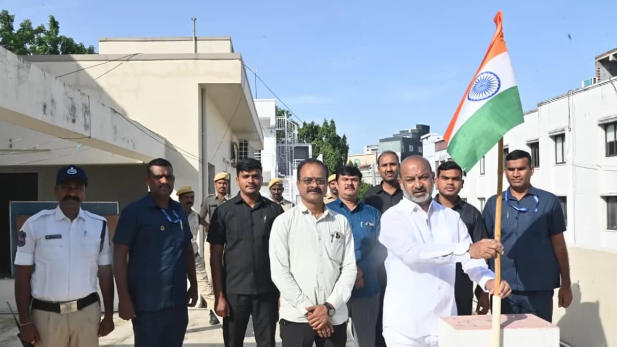 ప్రతి ఇంటిపై జాతీయ జెండా ఎగురవేయాలి.. ‘హర్ ఘర్ తిరంగా’ను విజయవంతం చేయాలి: బండి సంజయ్