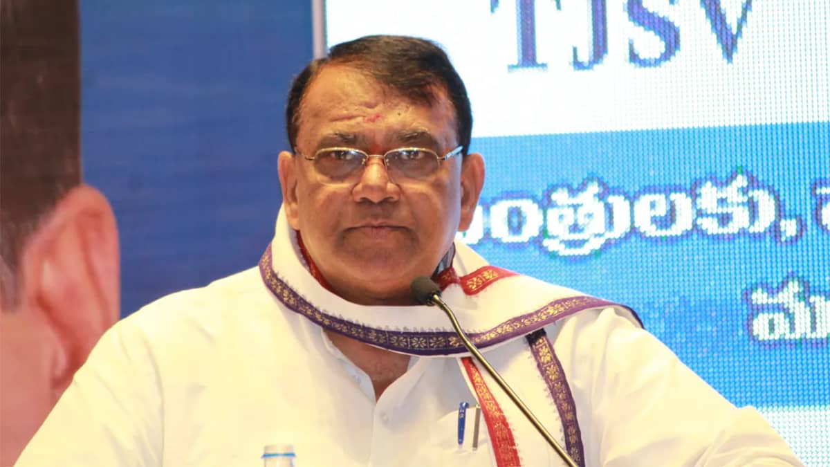 కేసీఆర్ను మోసం చేసి పార్టీ మారడం ఇష్టం లేదు.. కొంతమంది దౌర్భాగ్యుల వల్లే మారాల్సి వచ్చింది .. పోచారం సంచలన వ్యాఖ్యలు
