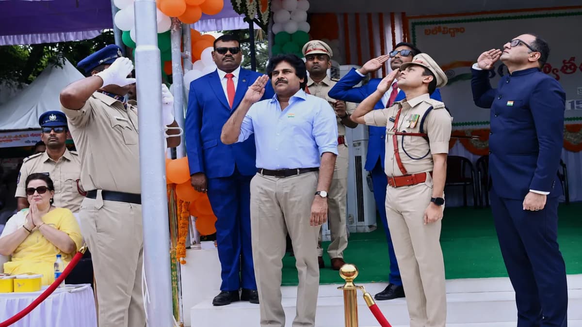 యువత ప్రభుత్వాన్ని ప్రశ్నించండి.. విధ్వంసం చేయకూడదు: పవన్ కల్యాణ్