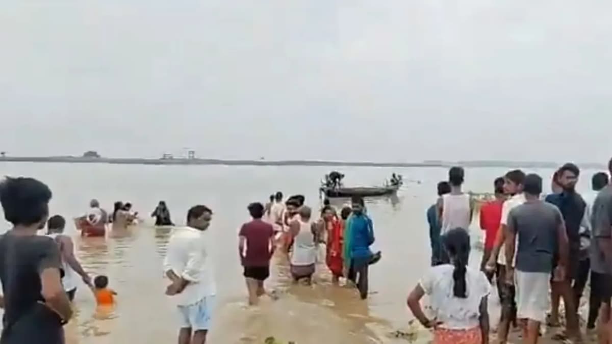 బిహార్లో విషాదం.. గంగలో గల్లంతైన నలుగురు బాలికల కోసం గాలింపు