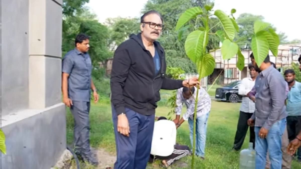 అన్నయ్య పుట్టిన రోజు కోసం నాగబాబు కోకాపేటలో...
