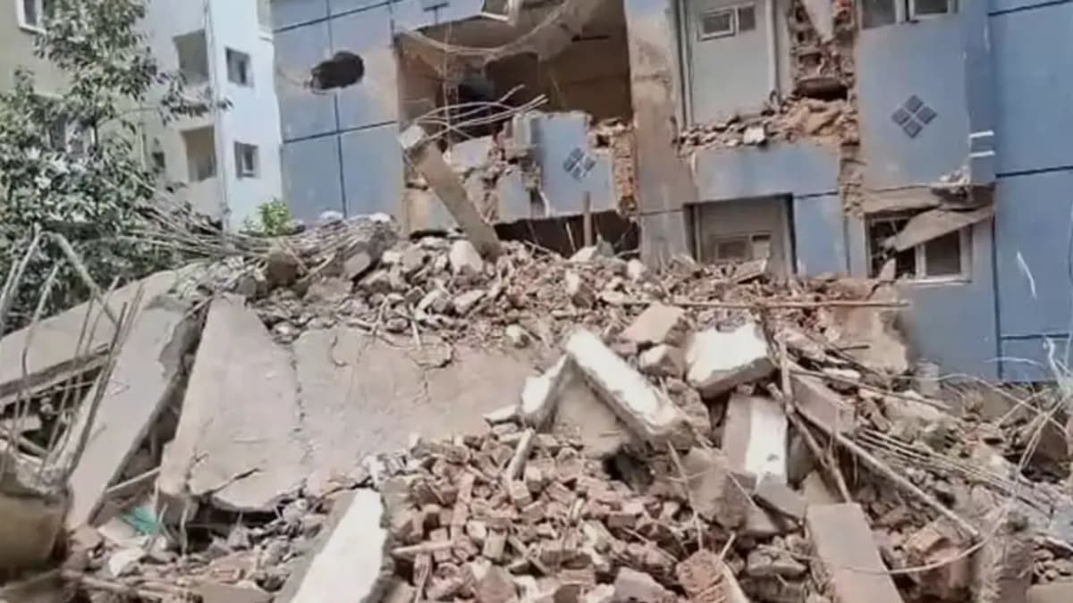 గచ్చిబౌలిలో ఘోర ప్రమాదం.. కుప్పకూలిన ఏడంతస్తుల భవనం