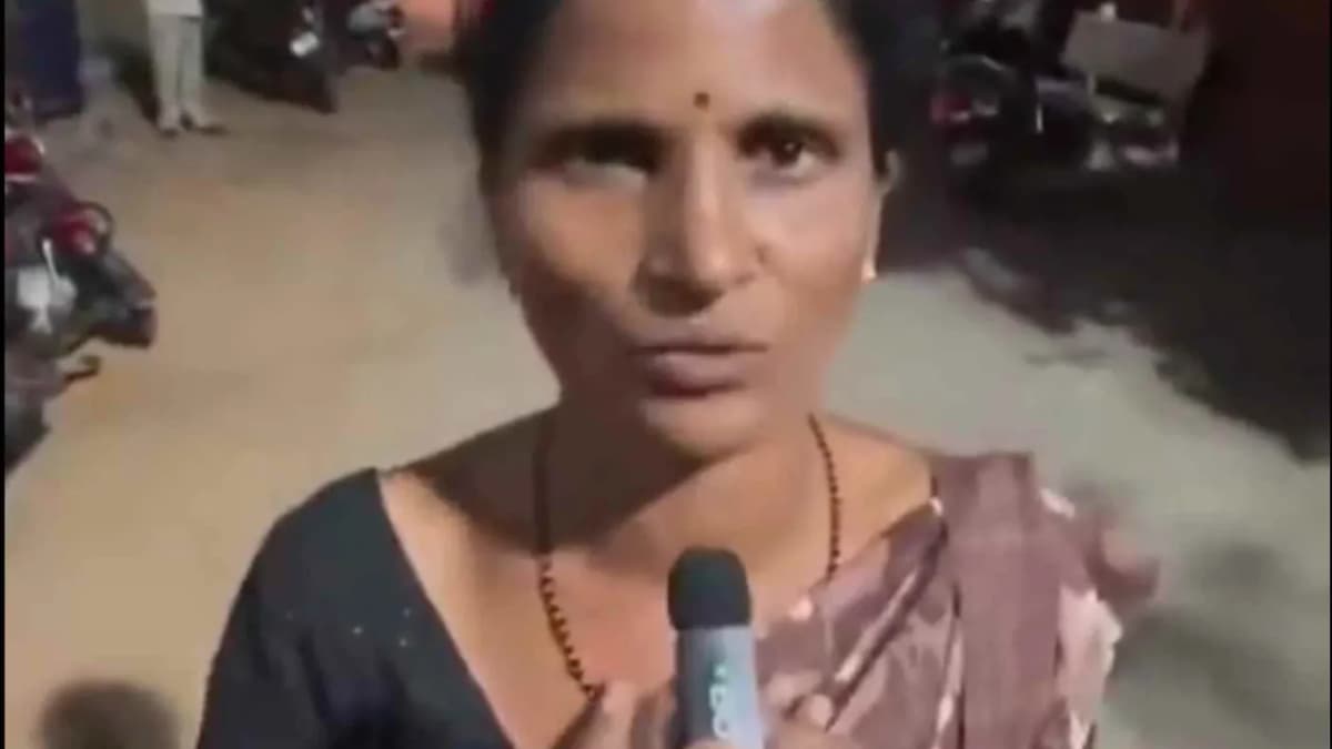 ఆర్టీసీ బస్సులో మహిళపై కండక్టర్ దాడి? కన్నీటి పర్యంతమైన ప్రయాణికురాలు