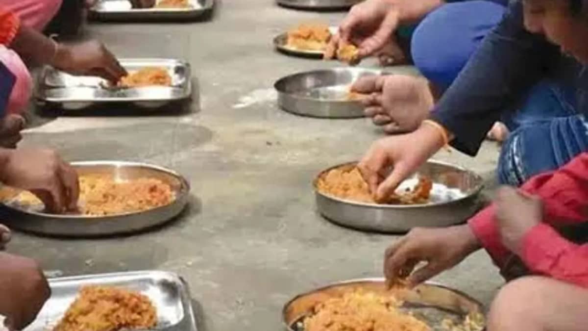 సంగారెడ్డిలో ఫుడ్ పాయిజన్ కలకలం.. 15 మంది విద్యార్థులకు తీవ్ర అస్వస్థత