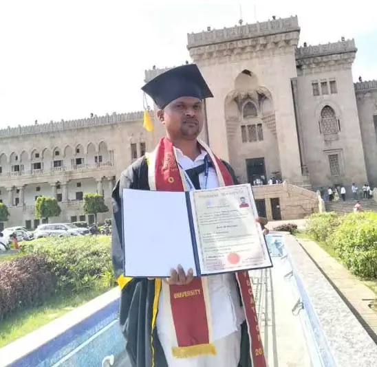 మేస్త్రీ నుంచి ఓయూ డాక్టరేట్ వరకు.. వలిగొండ నరసింహ సక్సెస్ స్టోరీ మేస్త్రీ నుంచి ఓయూ డాక్టరేట్ వరకు.. వలిగొండ నరసింహ సక్సెస్ స్టోరీ